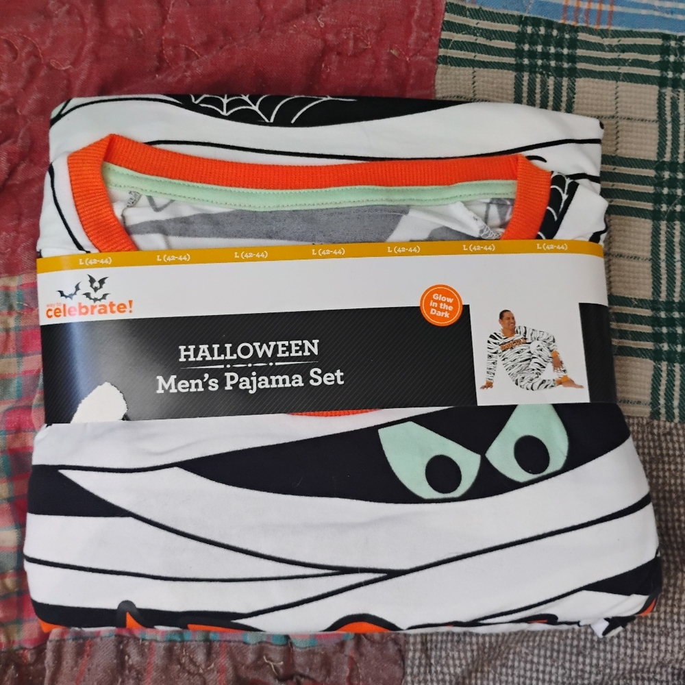 Men's "Dadcula" Glow in the Dark Halloween Pajama Set - Picture 2 of 3